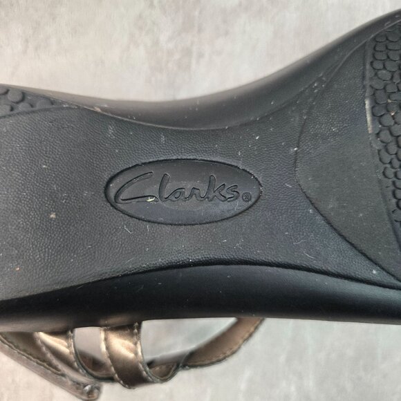 Clarks Open Toe T Strap Sandals Sz 11 Bronze Flat Casual Walking Strappy Comfort - Picture 12 of 13